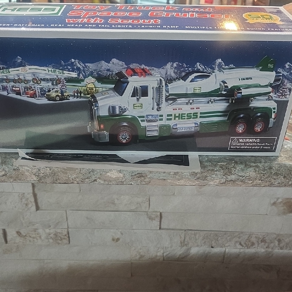 Hess Tow Truck and Space Cruiser Set - Green and White. New In The Box!